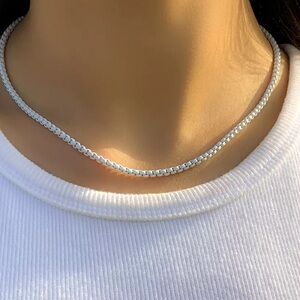 White box chain necklace